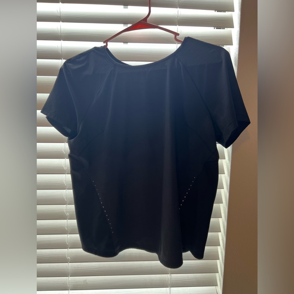 Vintage fast and free Lulu tee